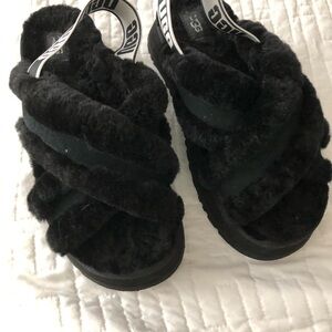 UGG Black Fluffy Platform Crisscross Open Toe Indoor Outdoor Sandals